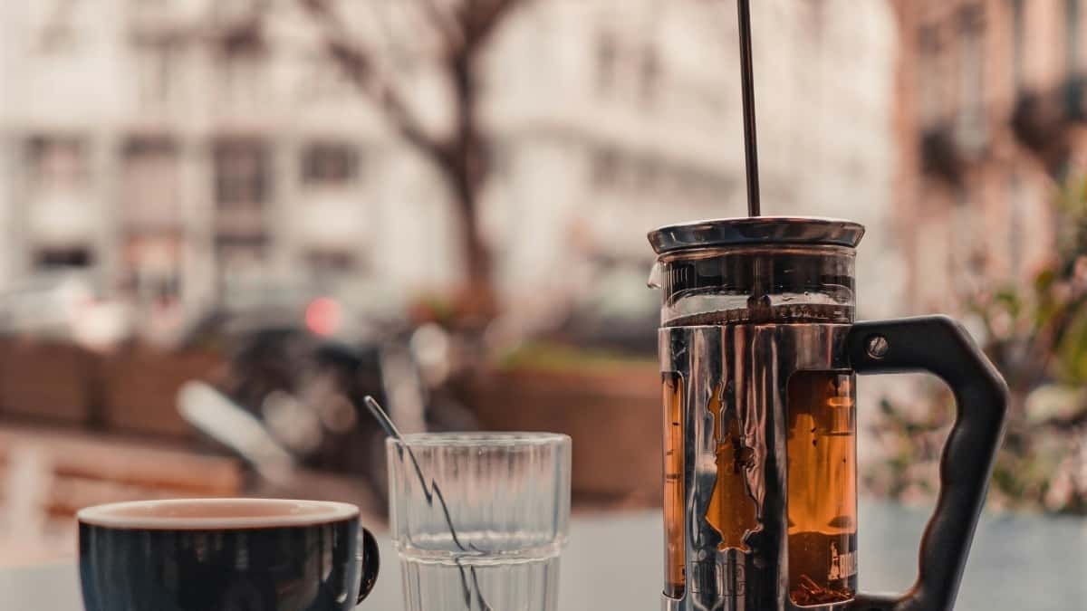 Cum Creatorii din România Cer Bonusuri de Recomandare pe Takatak în Thailanda
