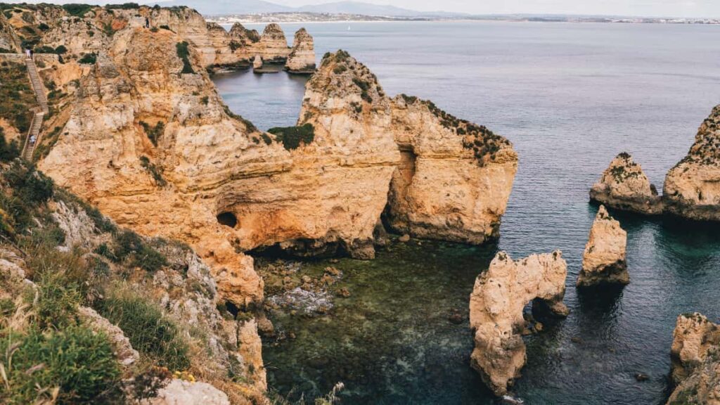 Ghid practic pentru advertiserii din Romania: metode testate pentru a gasi creatori Pinterest din Kuwait si a lansa campanii de giveaway eficiente, cu outreach, metrici si riscuri.