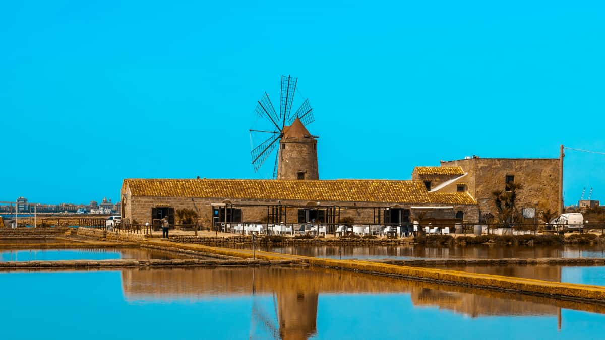 Romanian Creators: Reach Paraguay Brands on Twitter