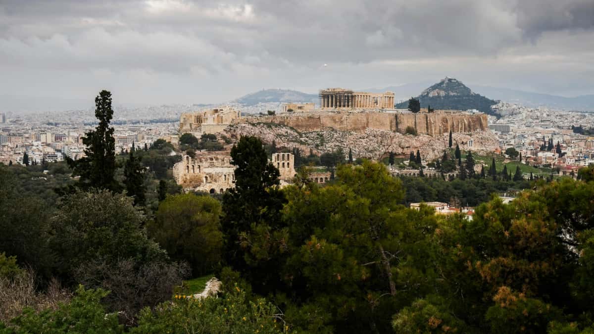 Creator român: Cum atragi branduri tunisiene pe OnlyFans
