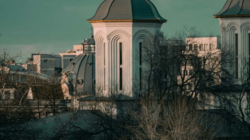 Ghid practic pentru advertiserii din Romania: cum identifici si angajezi creatori din Oman pe Lazada ca sa lansezi linii noi de suplimente alimentare, cu riscuri, compliance si tactici locale.