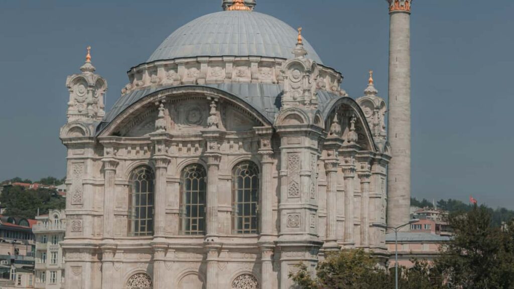 Ghid practic pentru creatori din Romania: cum sa gasesti, abordezi si convingi branduri din Sri Lanka pe Threads sa testeze si sa recenzeze platforme de learning.