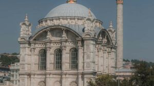 Ghid practic pentru creatori din Romania: cum sa gasesti, abordezi si convingi branduri din Sri Lanka pe Threads sa testeze si sa recenzeze platforme de learning.