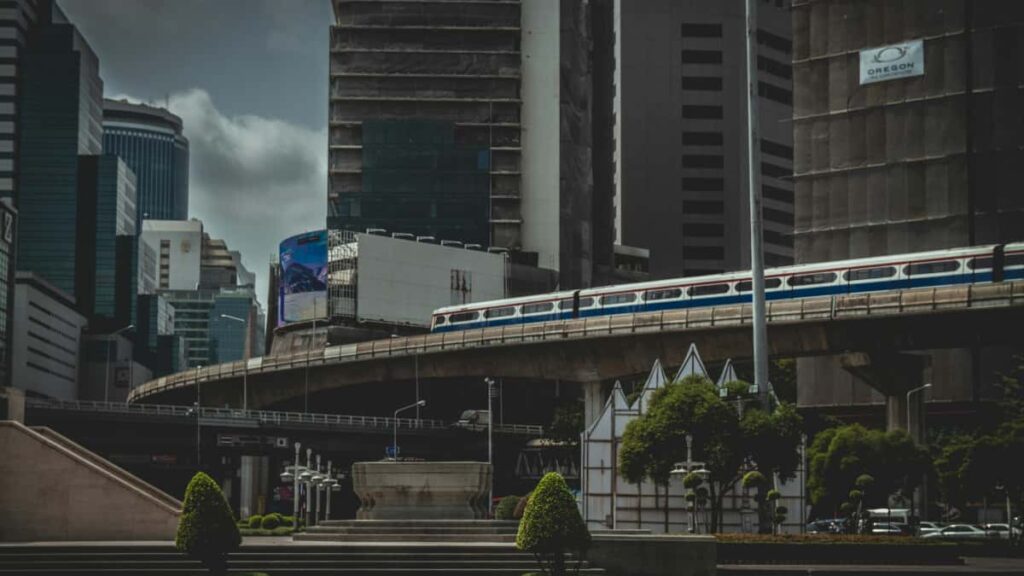 Ghid practic pentru creatori: pasi concreti, canale si exemple ca sa gasesti si sa convingi branduri din Uzbekistan sa apara in media kit prin vanzare sau listing pe Lazada.