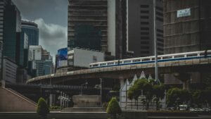 Ghid practic pentru creatori: pasi concreti, canale si exemple ca sa gasesti si sa convingi branduri din Uzbekistan sa apara in media kit prin vanzare sau listing pe Lazada.