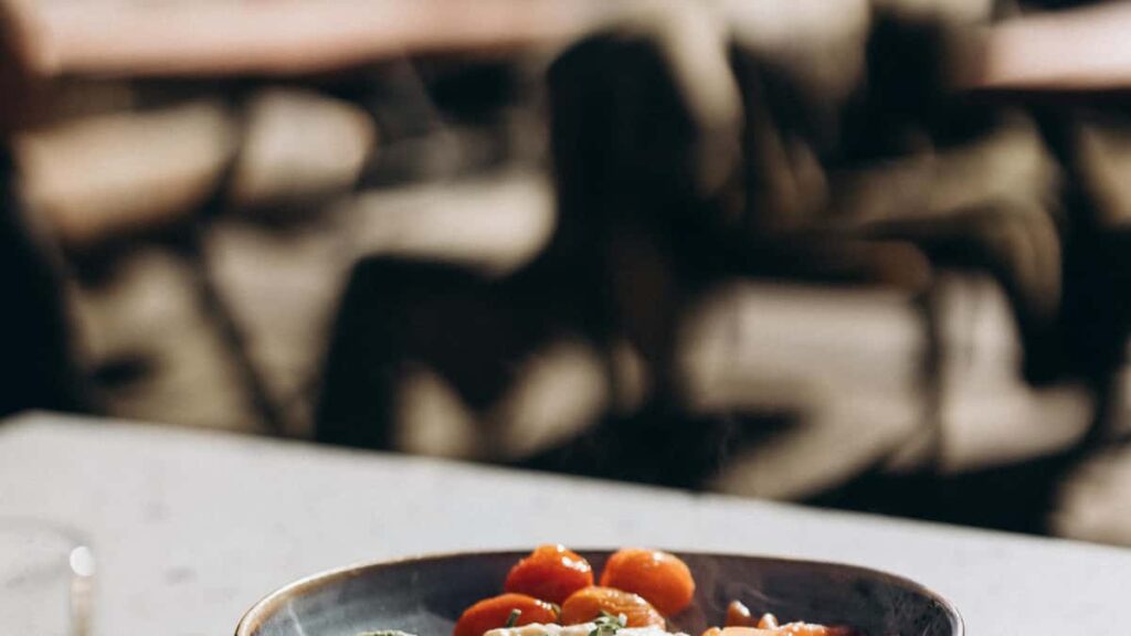 Ghid practic pentru creatori din Romania: pasi, instrumente sponsorizate si tactici pentru a ajunge la branduri elvetiene pe Taobao si a le oferi sfaturi sau colaborari platite.