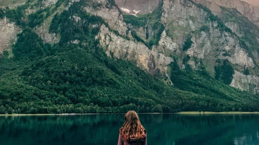 Ghid practic pentru advertiserii din Romania: cum gasesti creatori Facebook din Italia, filtre de selectie, strategie PLG cu creatori mici si instrumente utile pentru campanii scalabile.