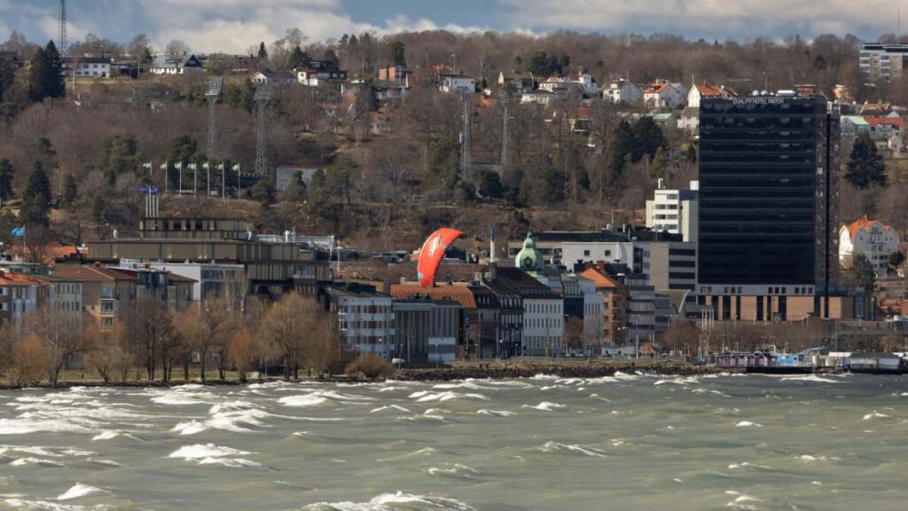 Ghid practic pentru creatori din Romania: cum gasesti, abordezi si livrezi testimonial video pentru branduri din Singapore pe TikTok, cu tactici locale si exemple reale.