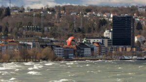 Ghid practic pentru creatori din Romania: cum gasesti, abordezi si livrezi testimonial video pentru branduri din Singapore pe TikTok, cu tactici locale si exemple reale.