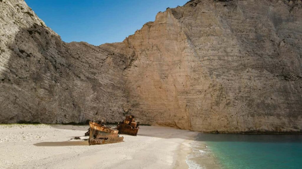 Ghid practic pentru marketerii din Romania: cum identifici creatori din UK interesati de Disney Plus, cum construiesti hype pentru flash sales si ce canale functioneaza cel mai bine in 2026.