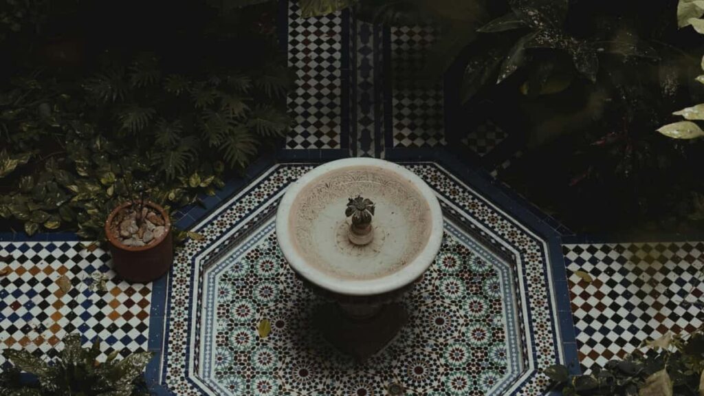 Ghid practic pentru creatori din Romania: cum gasesti, abordezi si transformi branduri elvetiene in parteneri UGC pe Roposo tactici, exemple si pasi concreti.