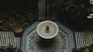 Ghid practic pentru creatori din Romania: cum gasesti, abordezi si transformi branduri elvetiene in parteneri UGC pe Roposo tactici, exemple si pasi concreti.