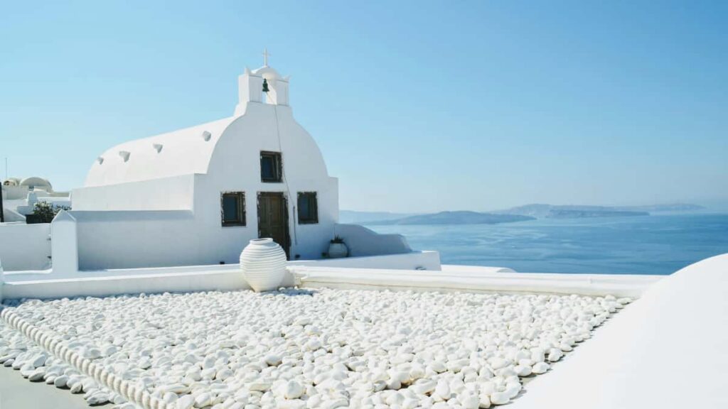 Ghid practic pentru creatori din Romania: pasi concreti sa gasesti, contactezi si vinzi tutoriale branded brandurilor spaniole pe Rumble in 2026.